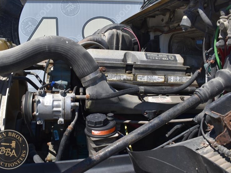 1999-volvo-vnl64t300-image-31