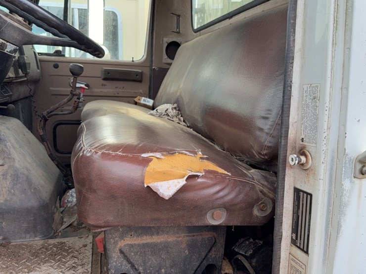 1985-international-s1900-image-16