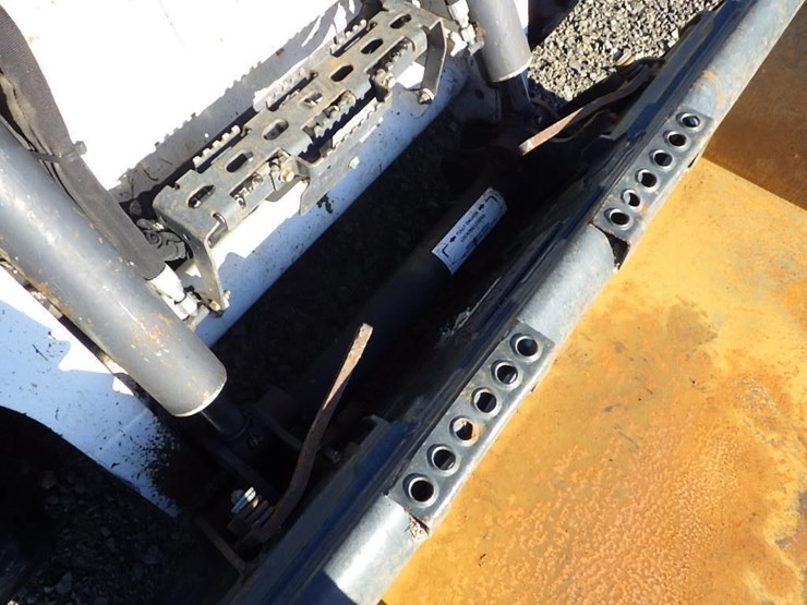 2020-bobcat-s550-image-15