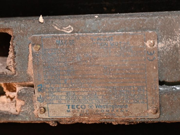 #118-•-56"-husk-with-top-saw-image-7