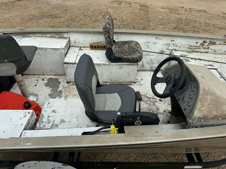 2003-alumacraft-crappie-pro-w/mariner-magnum-40-motor-image-11