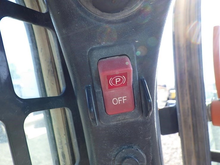 2021-bobcat-t740-image-28