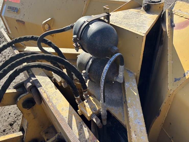 caterpillar-143h-image-21