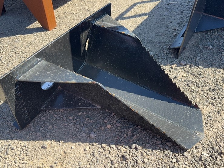 #1034-•-dingo-stump-bucket-image-2