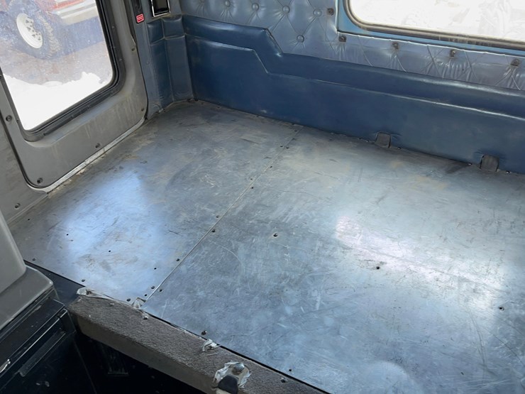 2004-kenworth-w900-image-83