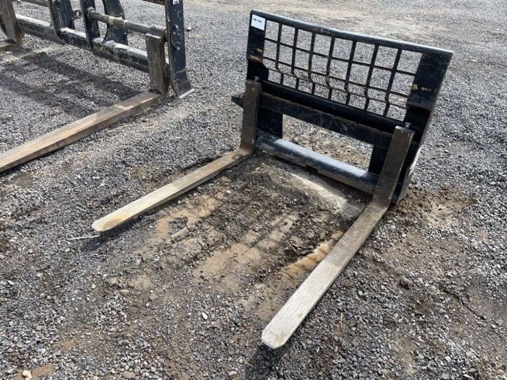 caterpillar-fork-attachment-image-2