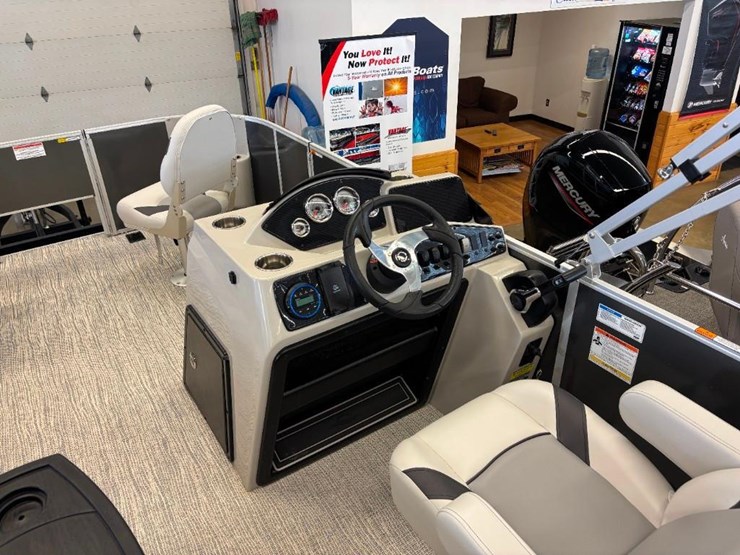 2025-g3-suncatcher-select-18f-pontoon-image-18