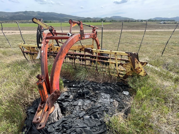 new-holland-260-image-3