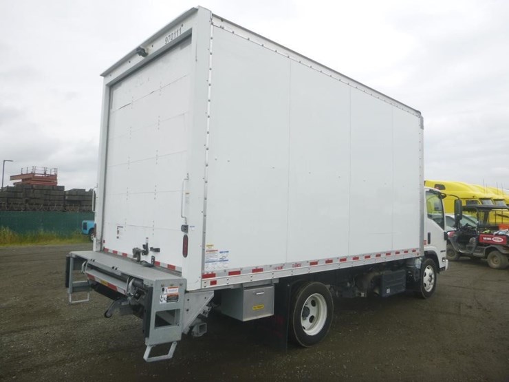 2023-isuzu-nrr-image-3