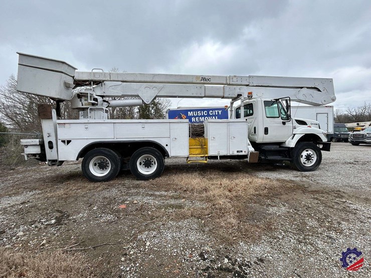 2009-international-7400-image-8