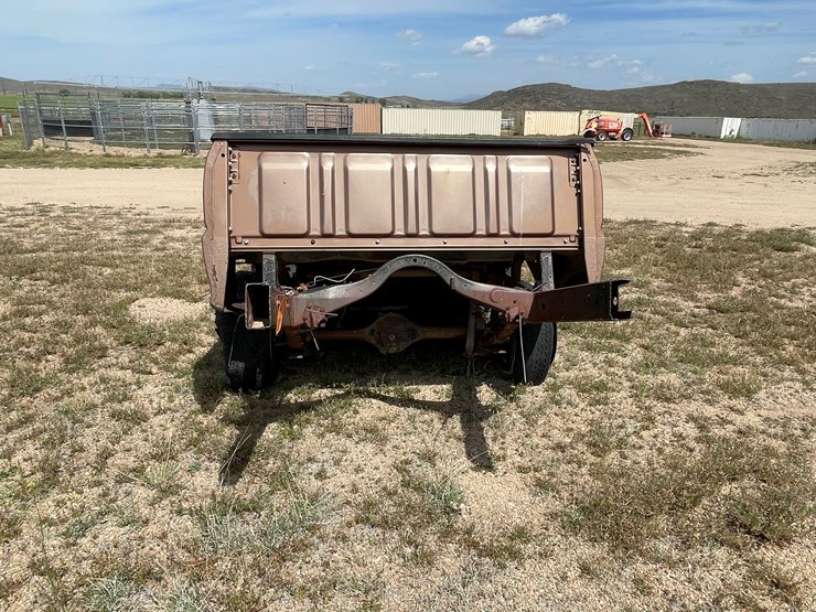 #4049-•-mazda-truck-box-with-rear-axle-image-2