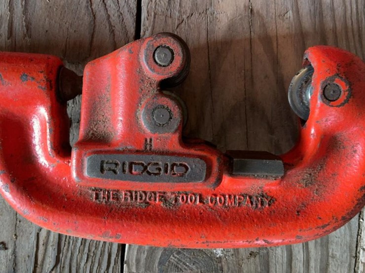 #102-•-pipe-threading-tools-image-3