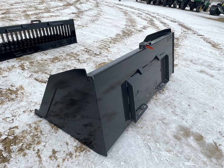 #2043-•-skid-steer-mount-84"-snow-liter-bucket-image-7