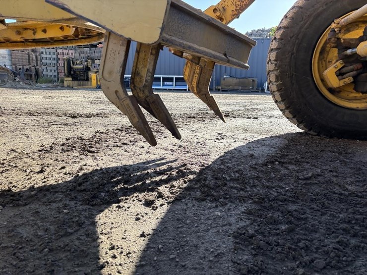 caterpillar-143h-image-24