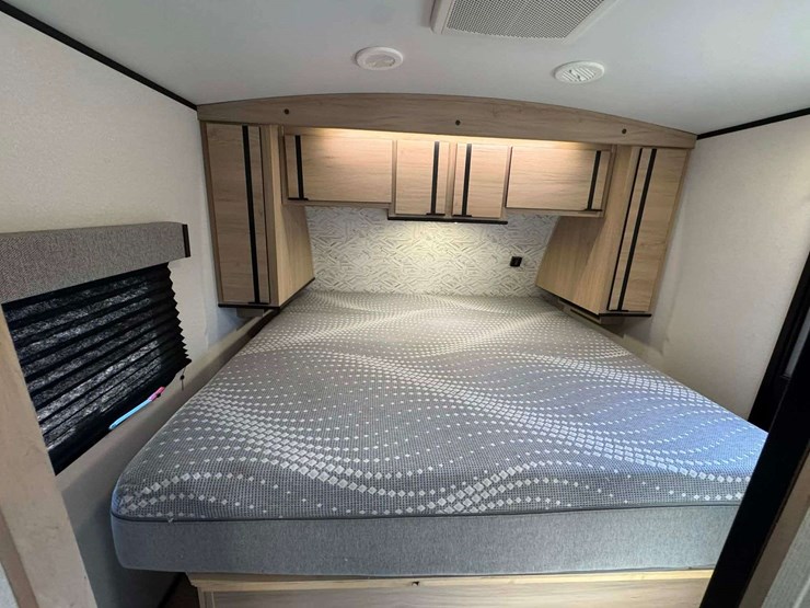 2021-radiance-28bh-bumper-pull-camper---bunks-image-41