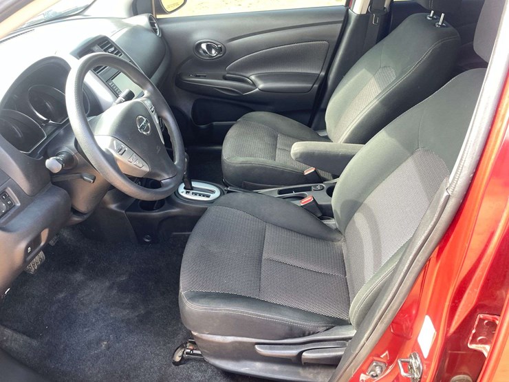 2019-nissan-versa-sv-4-door-sedan-(114,431-miles)-image-9