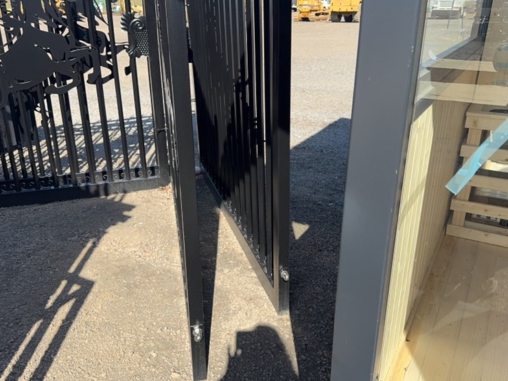 #1086-•-14'-bi-parting-wrought-iron-gate-w/-horse-scene-image-4