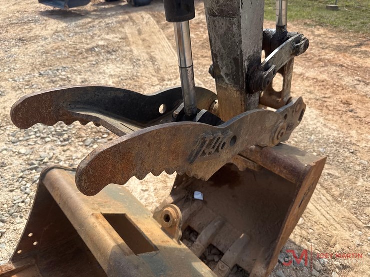 2017-takeuchi-tb240-image-15