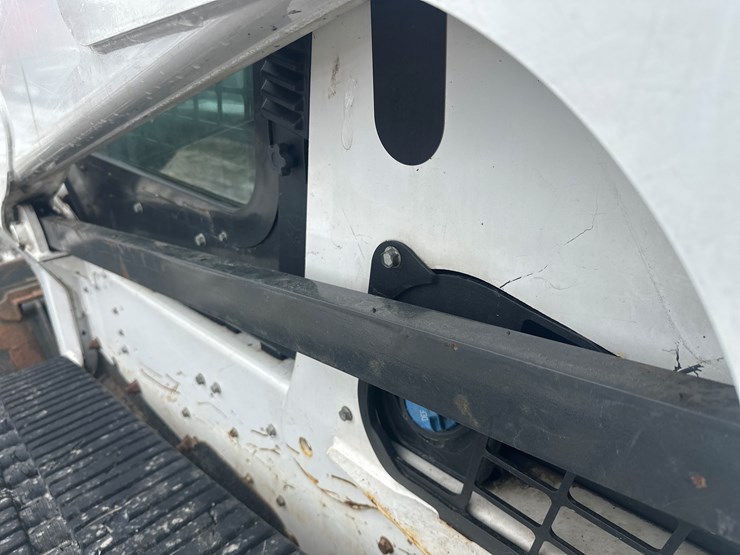 2022-bobcat-t770-image-15