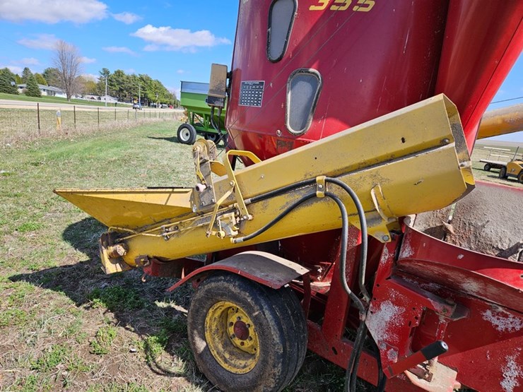 new-holland-355-image-23