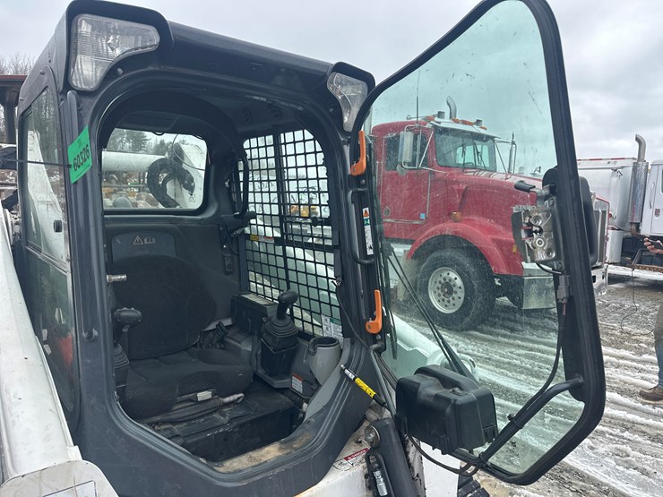 2022-bobcat-t770-image-29