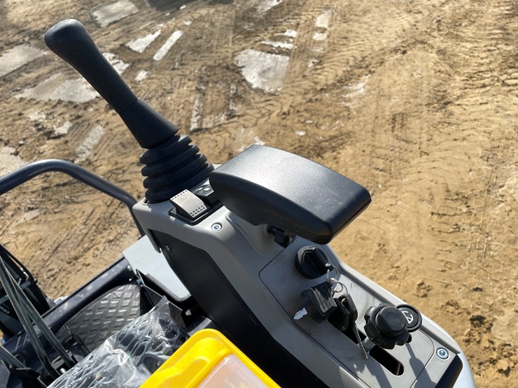 #1034-•-new-ats-me18-mini-excavator-image-13