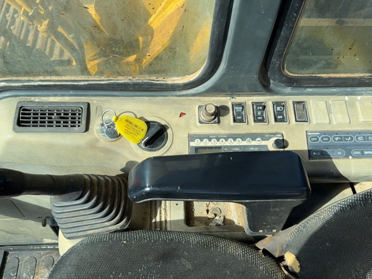 komatsu-pc200-lc-6le-image-17