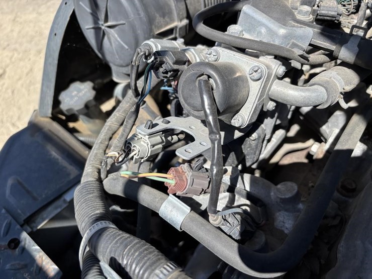 2011-nissan-mcp1f2a25lv-image-35