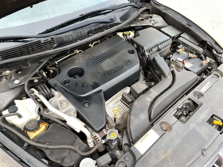 2017-nissan-altima-4-door-sedan-(213,376-miles)-image-8