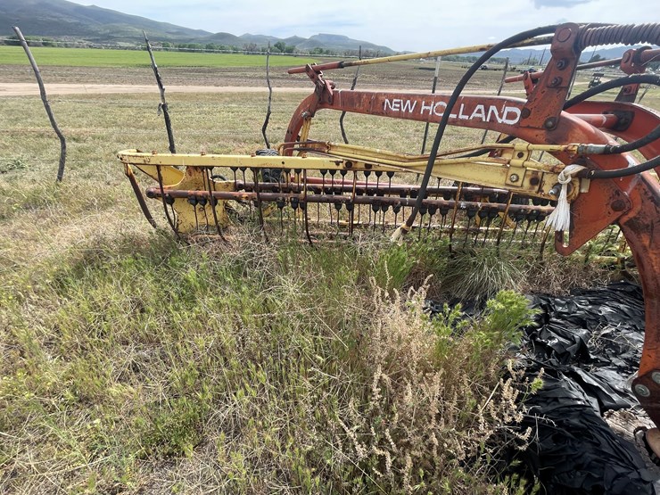 new-holland-260-image-4