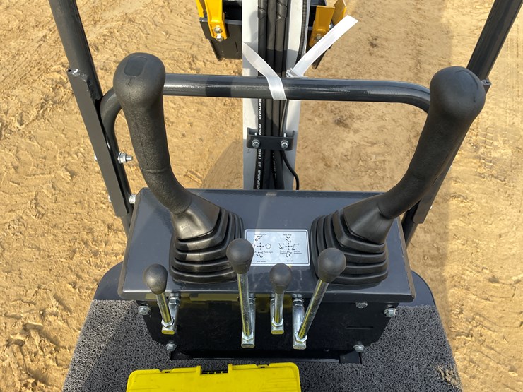 #1043-•-new-ats-d12d-mini-excavator-image-13