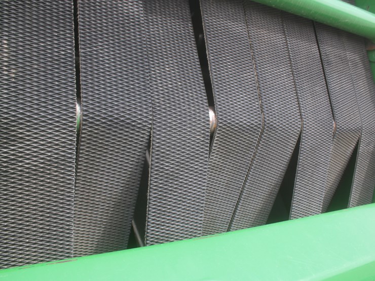 john-deere-560m-image-28