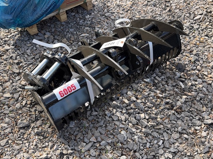 #6005-•-mini-excavator-attatchment-package-image-2