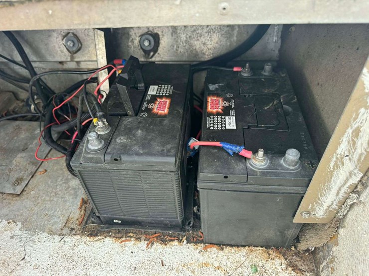 2003-alumacraft-crappie-pro-w/mariner-magnum-40-motor-image-14