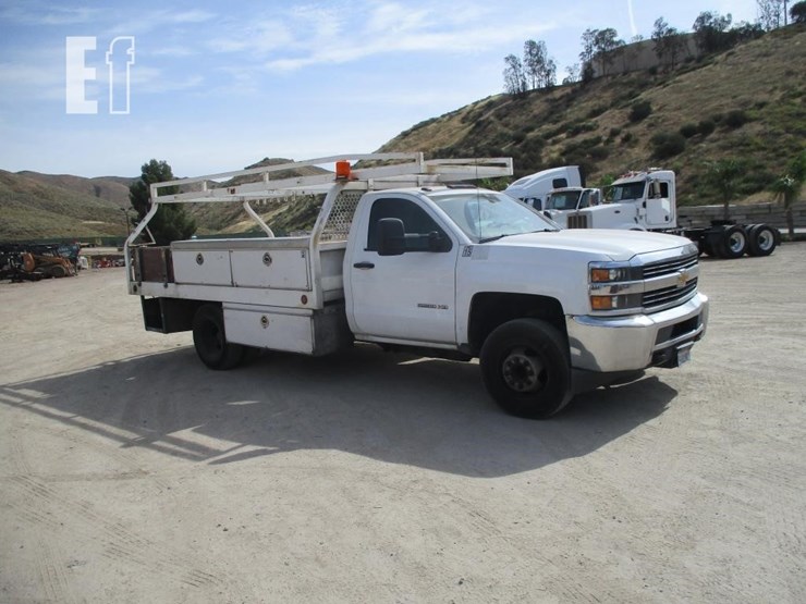 2017-chevrolet-3500hd-image-2