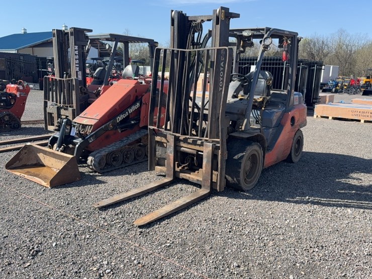 toyota-8fd35u-image-1