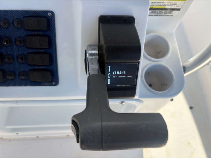 2001-cobia-center-console-saltwater-boat-image-16