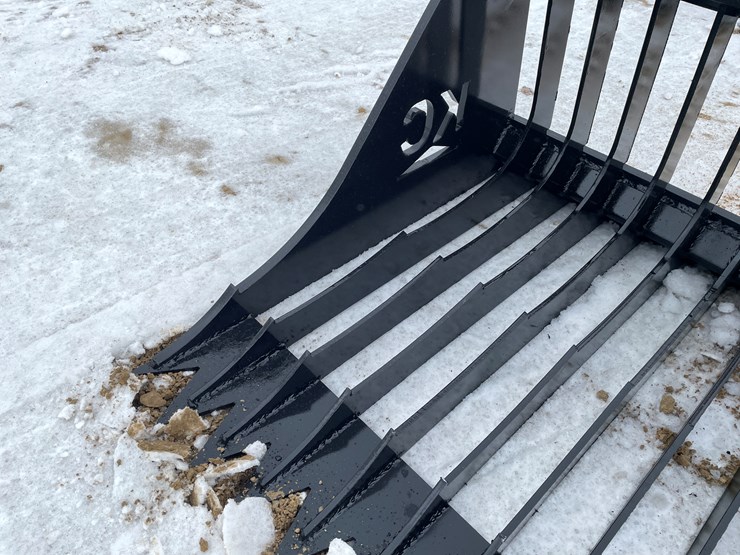 #2045-•-skid-steer-mount-72"-fine-tooth-skeleton-bucket-image-9