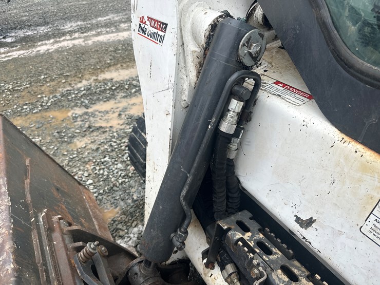 2022-bobcat-t770-image-23