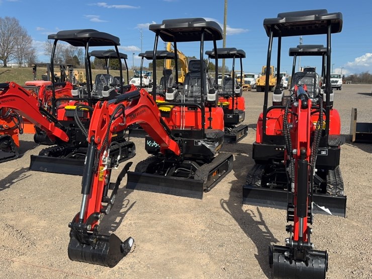 #1097-•-2025-tpm-22k-mini-excavator-image-1