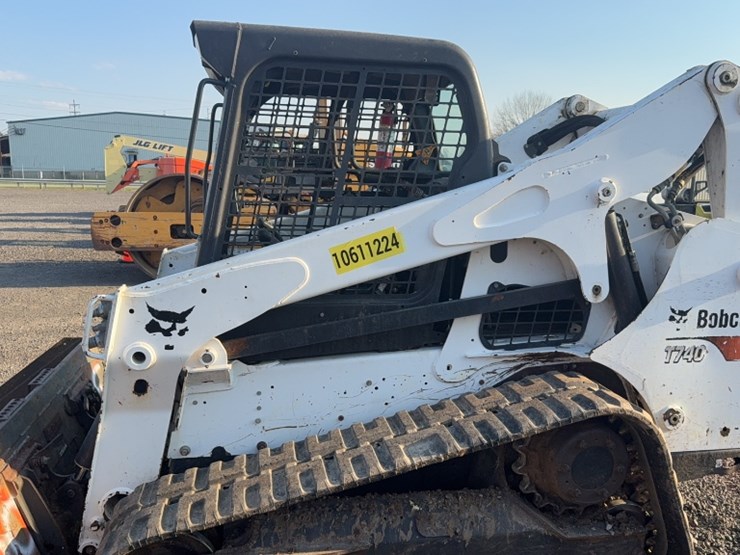 2017-bobcat-t740-image-12