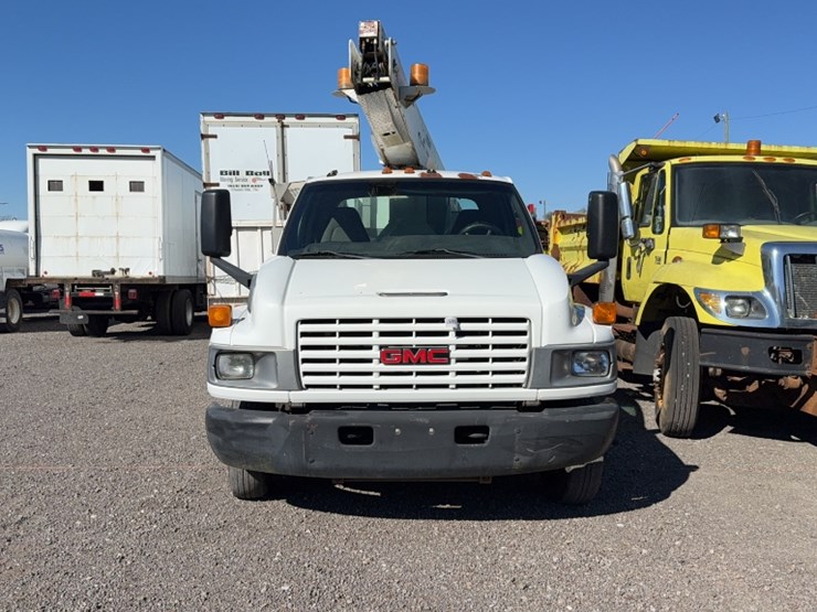 2004-gmc-5500-image-2