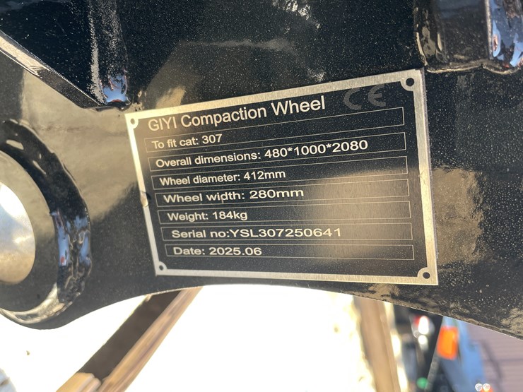 caterpillar-307-image-8