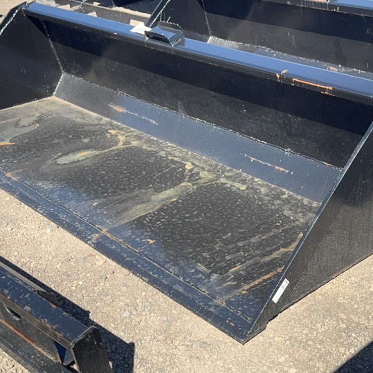 #1041 • 90" SKID STEER SMOOTH BUCKET