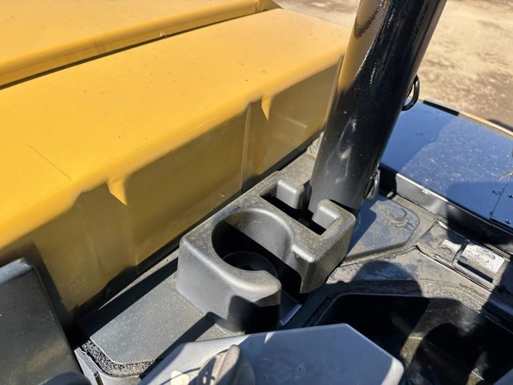 2015-caterpillar-305.5e2-cr-image-34