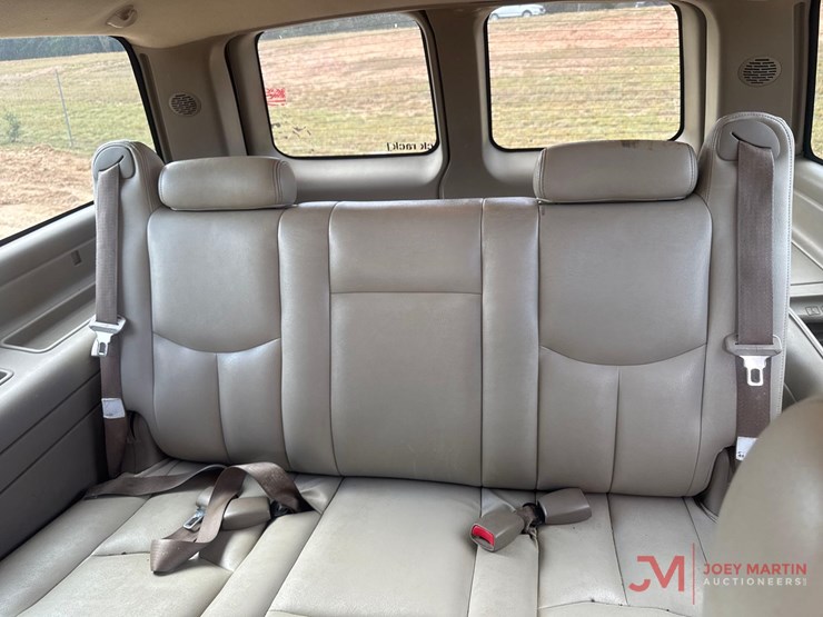 chevrolet-suburban-image-15