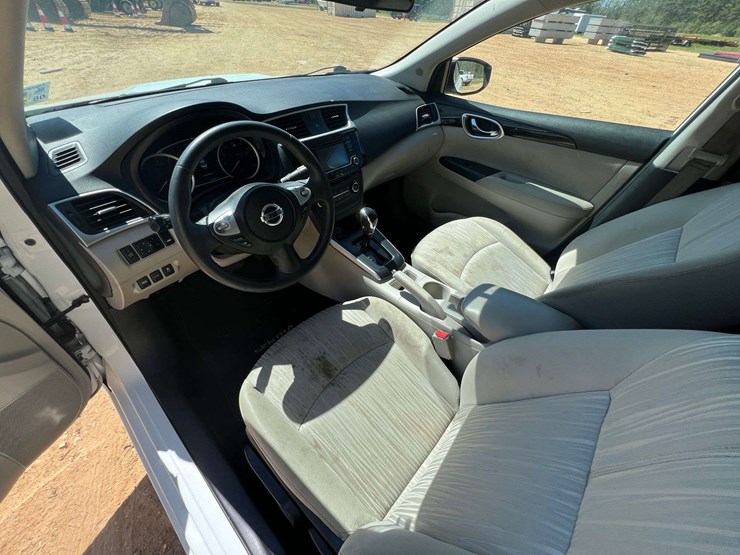 2017-nissan-sentra-sv-4-door-sedan-(169,691-miles)-image-11