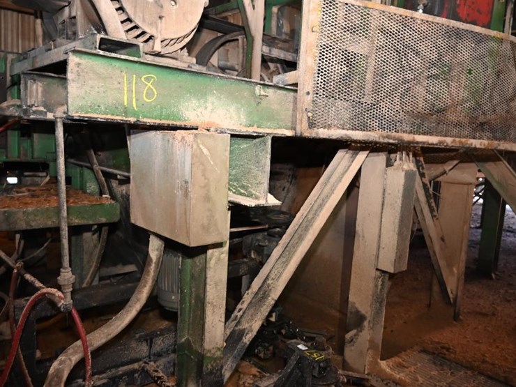 #118-•-56"-husk-with-top-saw-image-3