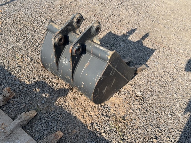 #2060-•-kubota-24"-excavator-bucket-image-3
