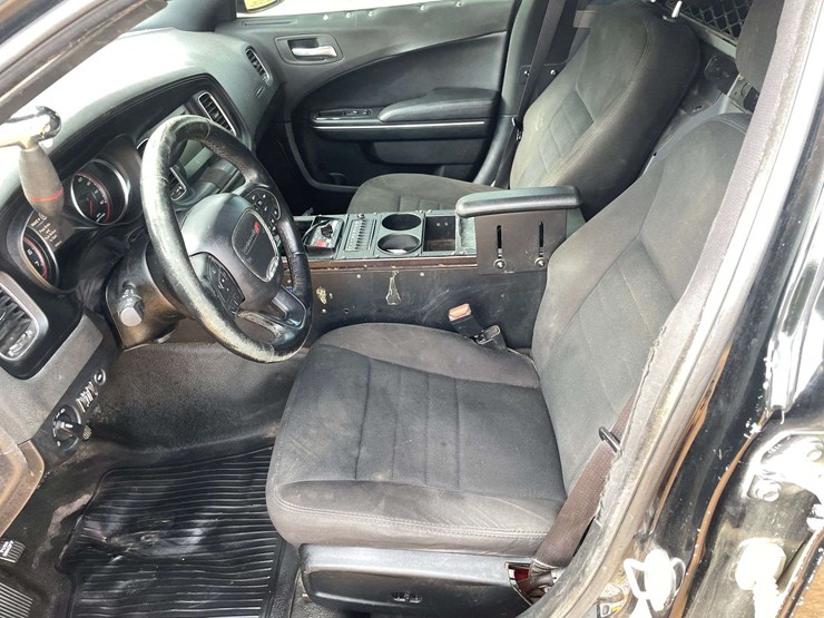 2017-dodge-charger-4-door-police-sedan-(79,558-miles)-image-10